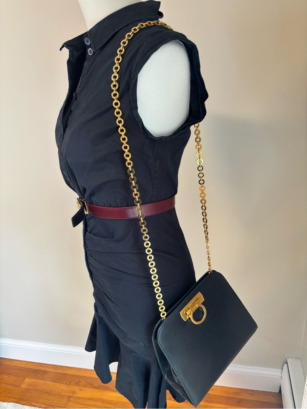 Salvatore Ferragamo Vintage Gancini Black Leather Chain Shoulder Bag Gold Italy - Picture 7 of 16